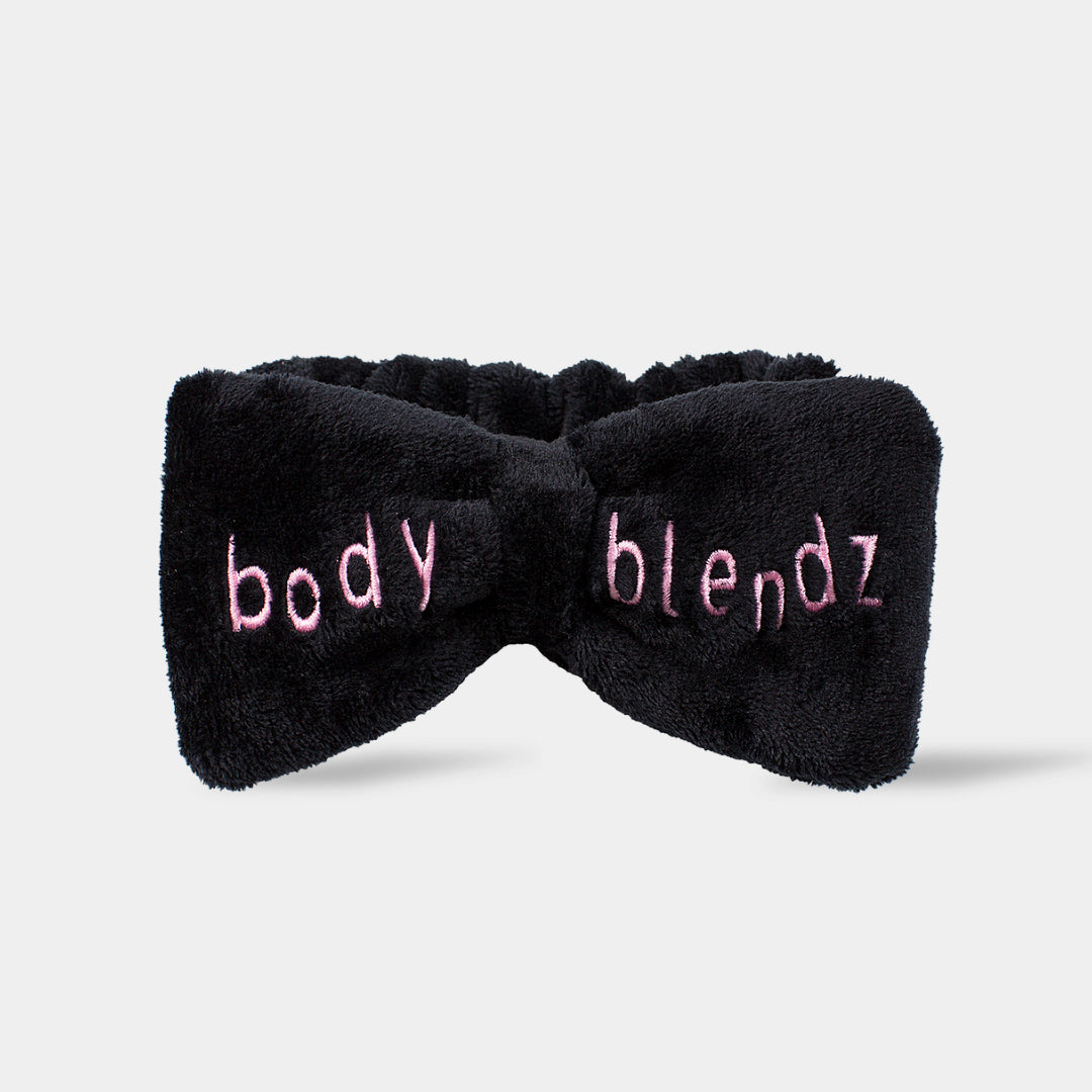 Must BodyBlendz peapael kerge veniva materjaliga valgel taustal