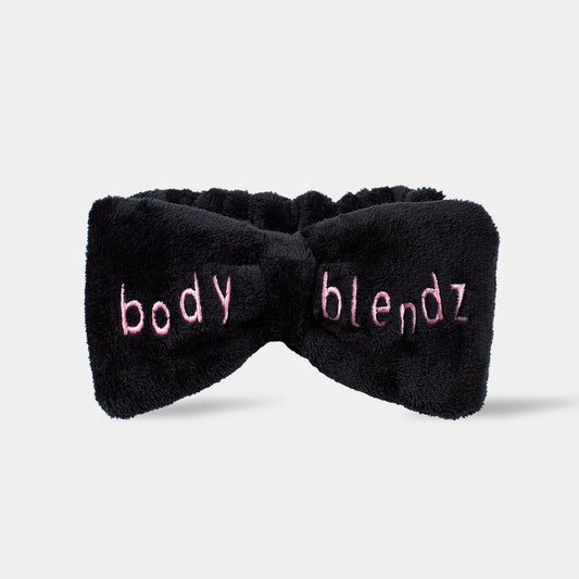 Must BodyBlendz peapael kerge veniva materjaliga valgel taustal